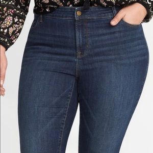 Old Navy Mid-Rise Curvy Jeans